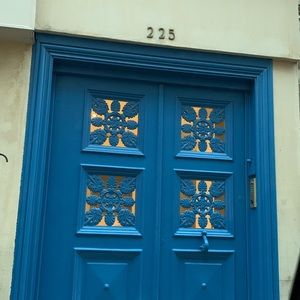 Meet your Poshers, Shavonne & Mimi